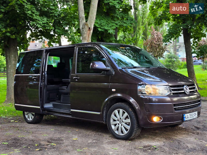 Минивэн Volkswagen Multivan 2010 в 