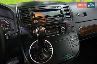 Минивэн Volkswagen Multivan 2010 в 