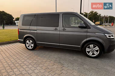 Мінівен Volkswagen Multivan 2022 в 
