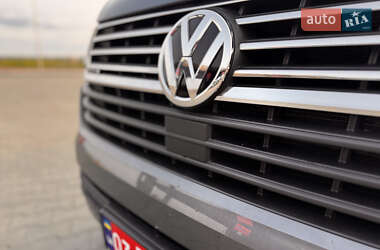 Мінівен Volkswagen Multivan 2022 в 