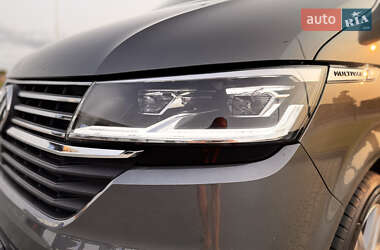 Мінівен Volkswagen Multivan 2022 в 