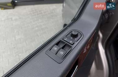 Минивэн Volkswagen Multivan 2011 в 
