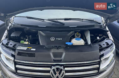 Минивэн Volkswagen Multivan 2018 в 