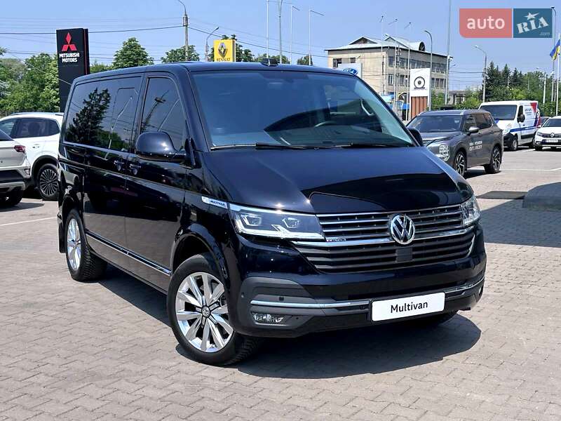 Минивэн Volkswagen Multivan 2023 в 