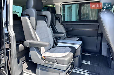 Минивэн Volkswagen Multivan 2023 в 