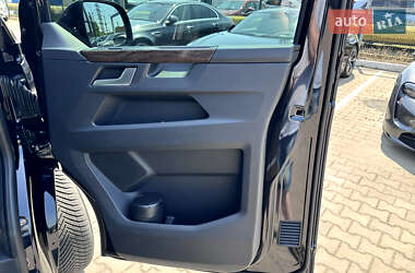 Минивэн Volkswagen Multivan 2023 в 