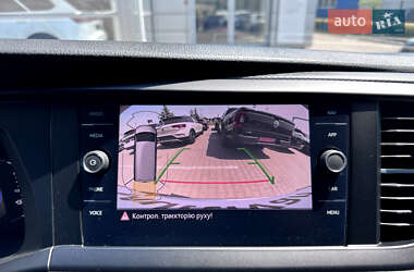 Минивэн Volkswagen Multivan 2023 в 