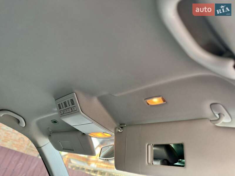Минивэн Volkswagen Multivan 2009 в Казатине