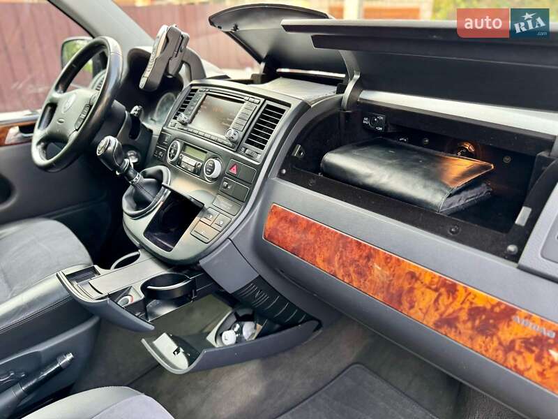 Минивэн Volkswagen Multivan 2009 в Казатине