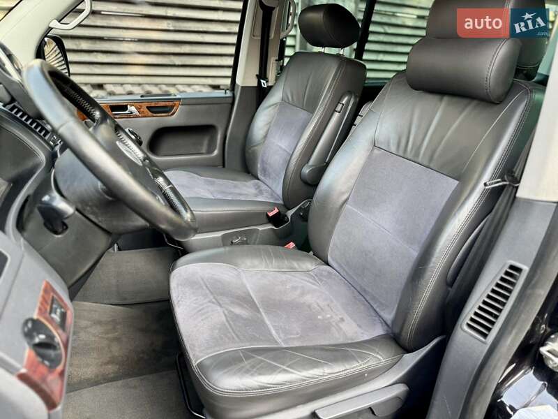 Минивэн Volkswagen Multivan 2009 в Казатине