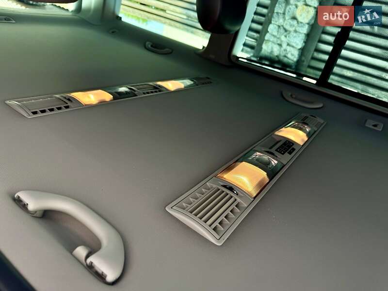 Минивэн Volkswagen Multivan 2009 в Казатине