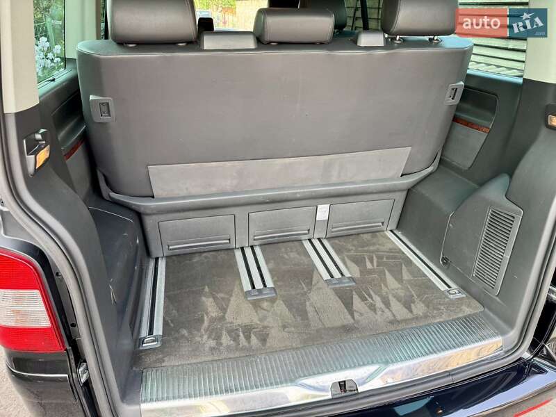 Минивэн Volkswagen Multivan 2009 в Казатине