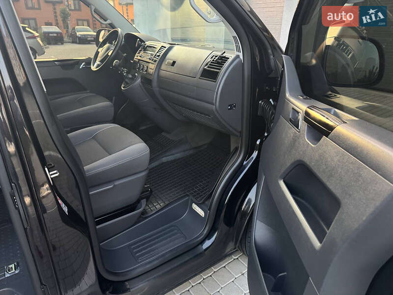 Минивэн Volkswagen Multivan 2010 в Виннице