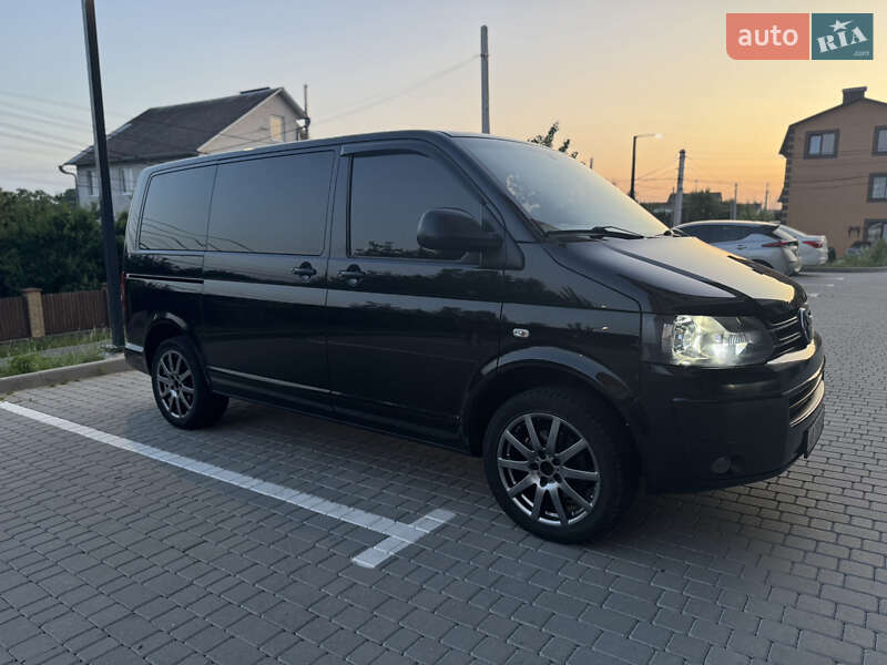 Минивэн Volkswagen Multivan 2010 в Виннице
