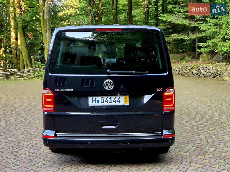 Минивэн Volkswagen Multivan 2017 в Сваляве