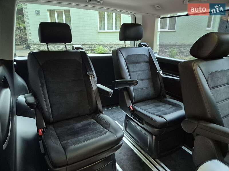 Минивэн Volkswagen Multivan 2017 в Сваляве
