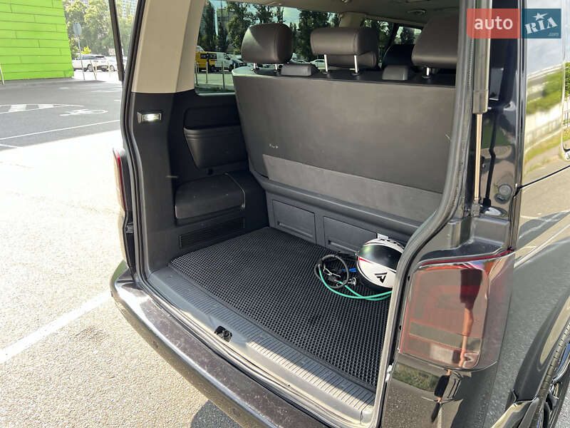 Минивэн Volkswagen Multivan 2010 в Киеве