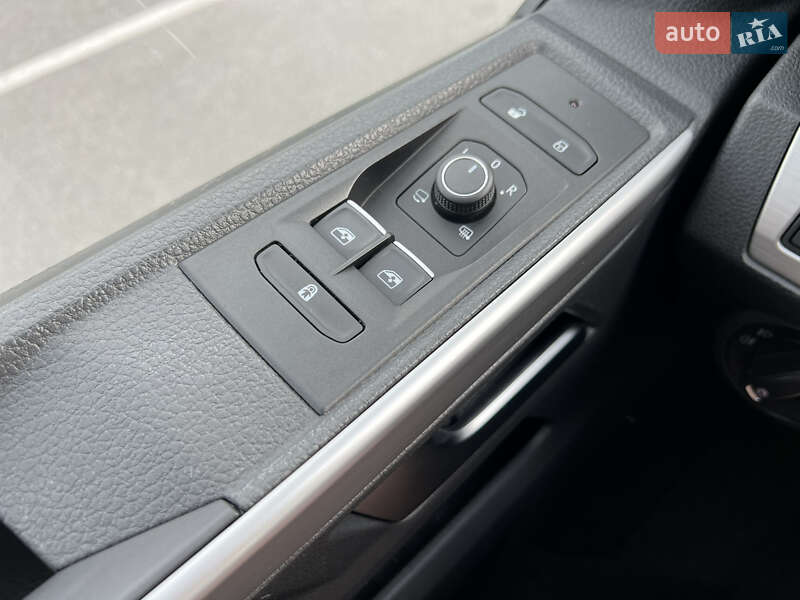 Минивэн Volkswagen Multivan 2020 в Киеве