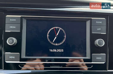 Минивэн Volkswagen Multivan 2020 в 