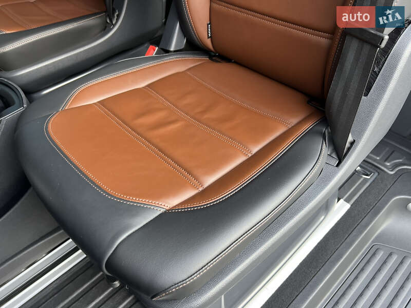 Минивэн Volkswagen Multivan 2020 в Киеве