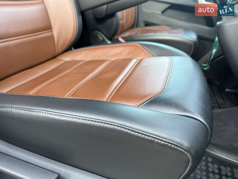 Минивэн Volkswagen Multivan 2020 в Киеве