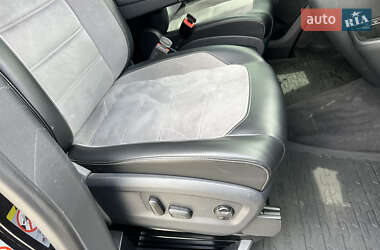 Минивэн Volkswagen Multivan 2021 в 