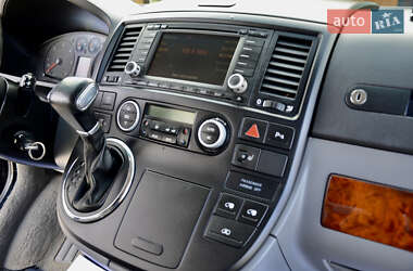 Минивэн Volkswagen Multivan 2009 в 