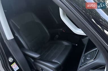 Минивэн Volkswagen Multivan 2016 в 