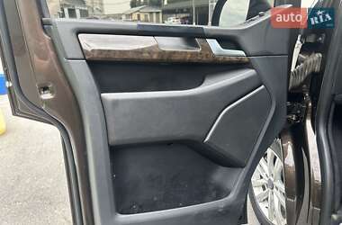 Минивэн Volkswagen Multivan 2017 в 