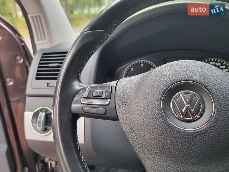 Минивэн Volkswagen Multivan 2012 в Киеве