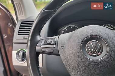 Минивэн Volkswagen Multivan 2012 в 