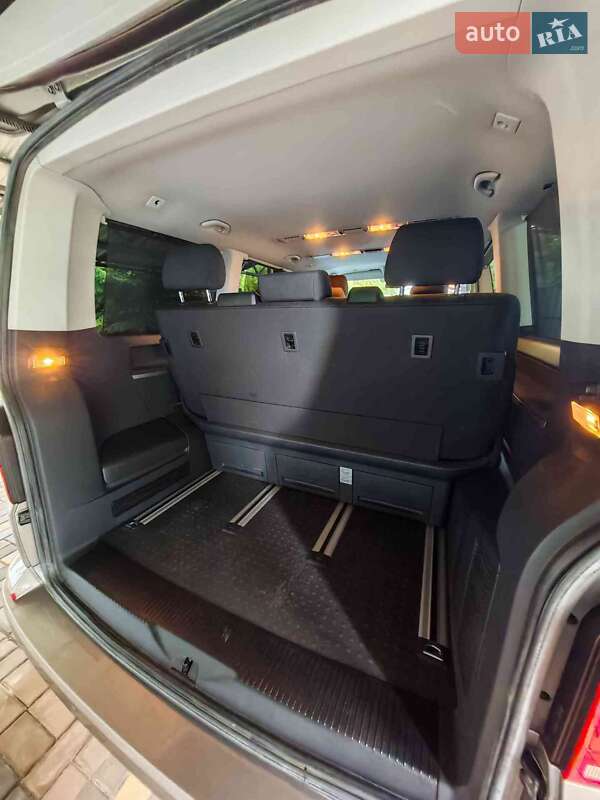 Минивэн Volkswagen Multivan 2018 в Киеве