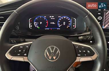 Минивэн Volkswagen Multivan 2023 в 