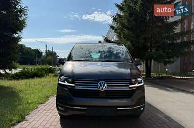 Минивэн Volkswagen Multivan 2023 в 