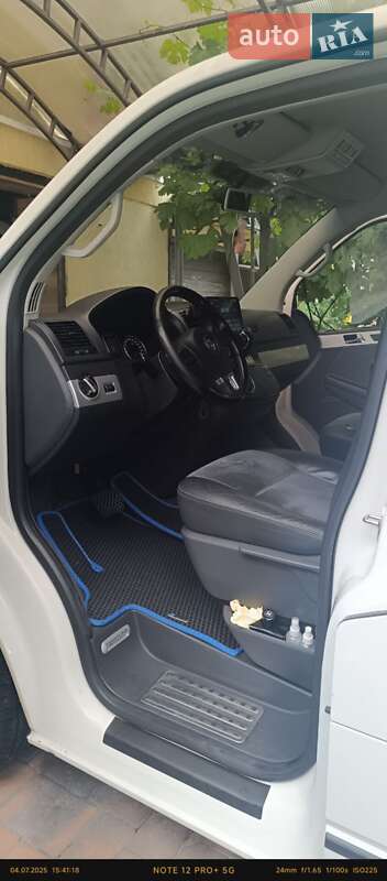 Минивэн Volkswagen Multivan 2011 в Киеве