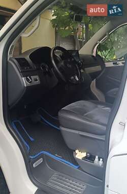 Минивэн Volkswagen Multivan 2011 в 