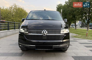 Минивэн Volkswagen Multivan 2023 в 