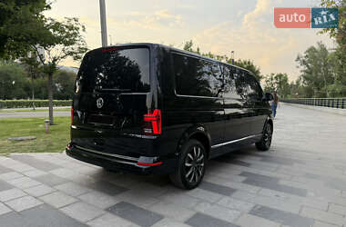 Минивэн Volkswagen Multivan 2023 в 