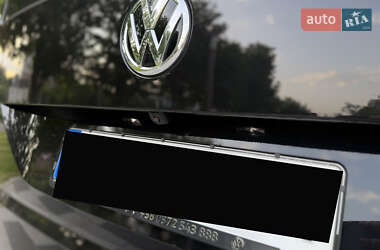 Минивэн Volkswagen Multivan 2023 в 