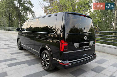 Минивэн Volkswagen Multivan 2023 в 