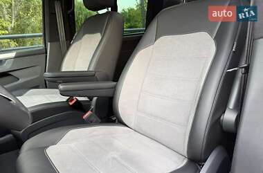 Минивэн Volkswagen Multivan 2023 в 