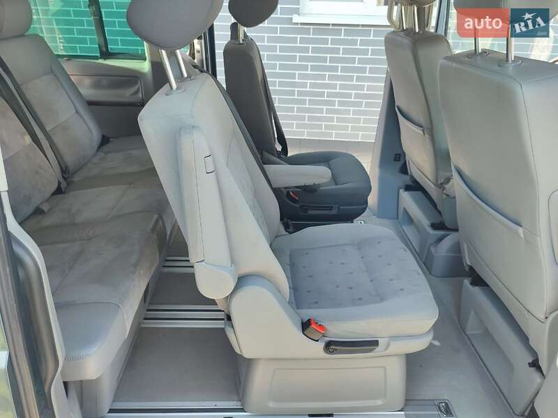 Минивэн Volkswagen Multivan 2004 в Камне-Каширском