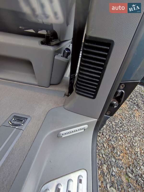 Минивэн Volkswagen Multivan 2004 в Камне-Каширском