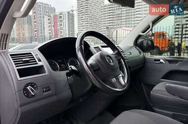Минивэн Volkswagen Multivan 2012 в 