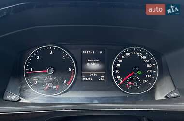 Минивэн Volkswagen Multivan 2019 в 