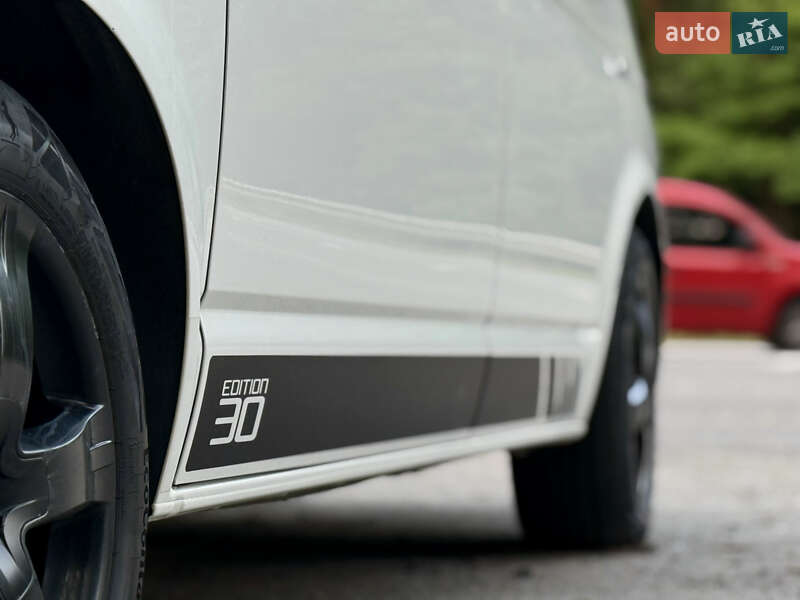 Минивэн Volkswagen Multivan 2011 в Хмельницком