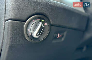 Минивэн Volkswagen Multivan 2011 в 