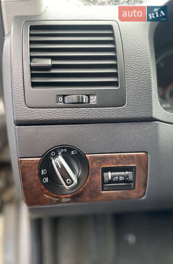 Минивэн Volkswagen Multivan 2012 в 