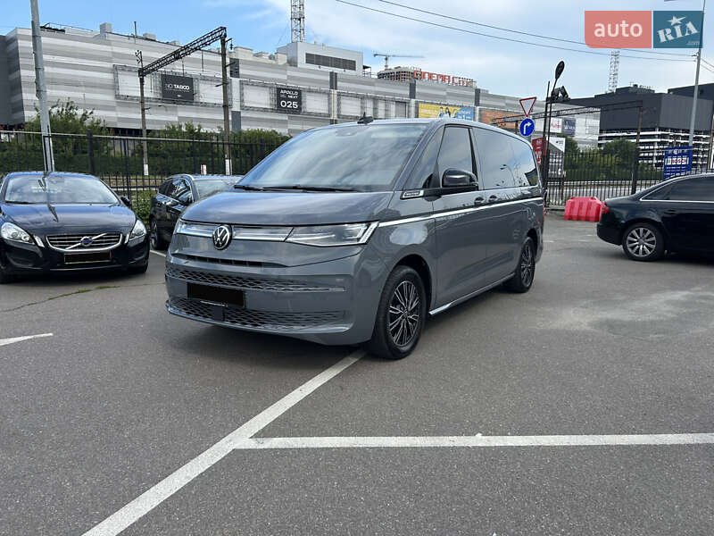 Минивэн Volkswagen Multivan 2023 в 