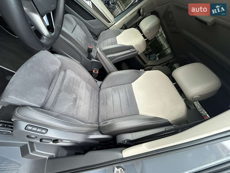 Минивэн Volkswagen Multivan 2023 в Киеве